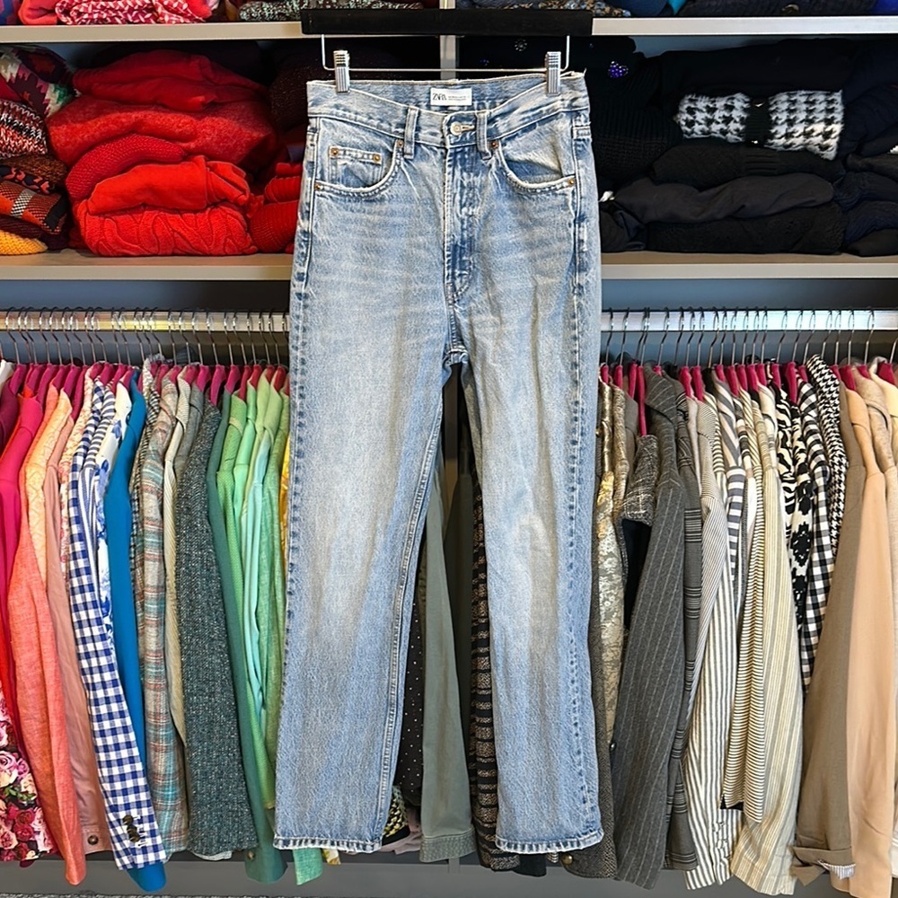 Zara blue slightly distressed 4 pocket jeans size 4